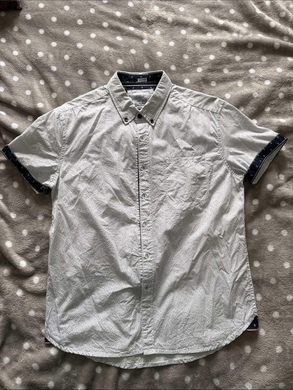 Men's White Short-Sleeve Casual Button-Down Shirt with Contrast Trim